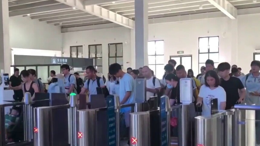 南铁应对台风“红霞” 动态加开列车86趟