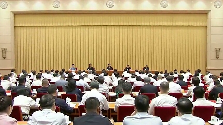 习近平对侨务工作作出重要指示强调 更好凝聚侨心侨力 促进海内外中华儿女团结奋斗 王沪宁出席全国侨务工作会议并讲话