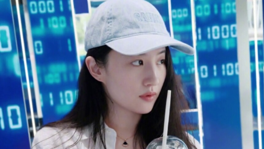 凑热闹追热点：刘亦菲发图素颜随拍 这状态是女大学生吧！！