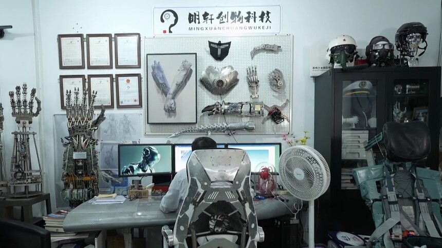 文科生如何“手搓”机甲大玩具？