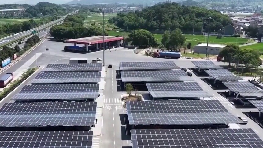 截至7月底 中国电动汽车充电基础设施总数超2360万个