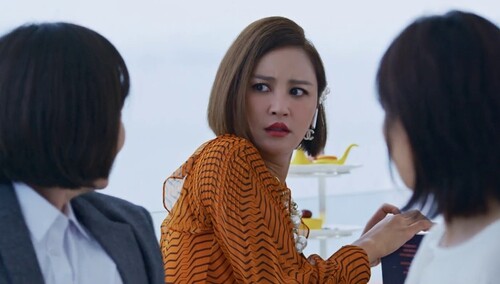 看到熟人装正经，谁能憋住不笑？