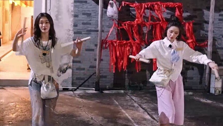 李小冉唐艺昕学英歌舞