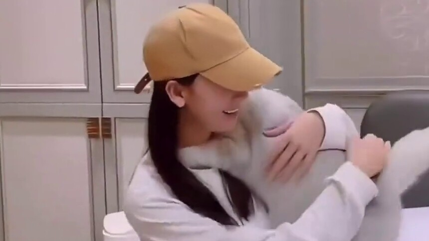刷刷综X我家那闺女2026：陈瑶张月同逛动物园 卡皮巴拉主动贴贴