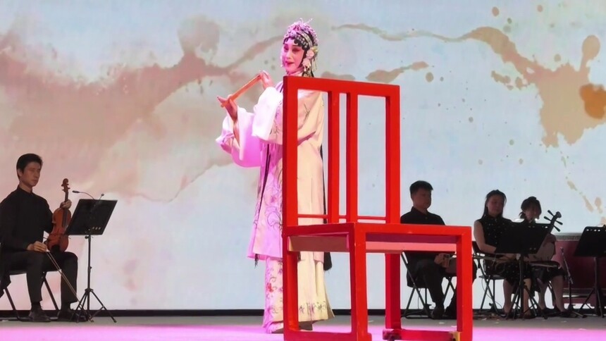 戏曲音乐舞台剧《杜丽娘与李慧娘》在京上演