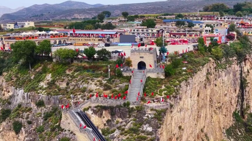 瞰中国｜内蒙古清水河：长城黄河共绘秋景