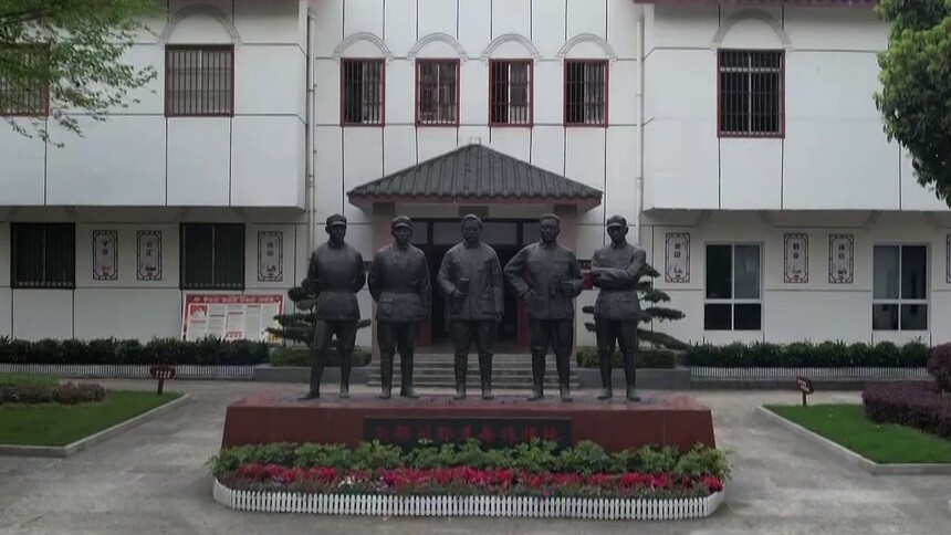我们家的长征 张家界：一家八口同长征